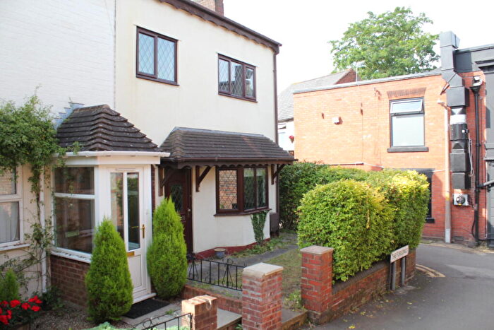 3 Bedroom Semi-Detached House To Rent In The Furlongs, Oldswinford, Stourbridge, DY8