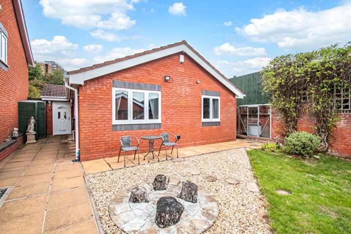 3 Bedroom Bungalow For Sale In Lockside Close, Brierley Hill, West Midlands, DY5