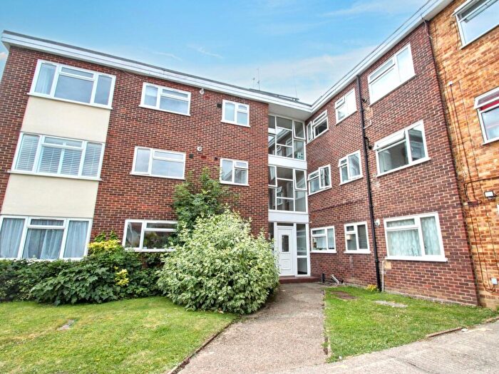 2 Bedroom Flat To Rent In Horn Lane, Woodford Green, IG8
