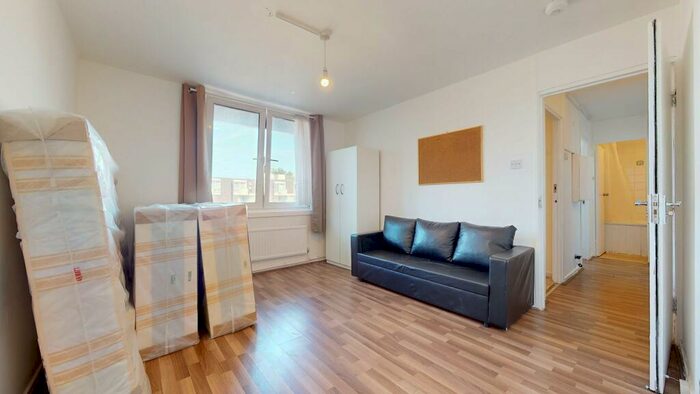 3 Bedroom Flat To Rent In McCullum Road, E3