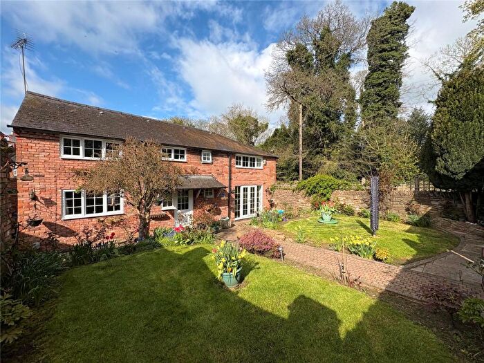 4 Bedroom Semi-Detached House For Sale In Henley Court, Watford, Northamptonshire, NN6