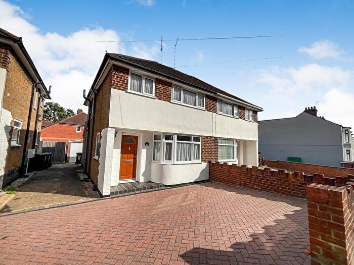 3 Bedroom Semi-Detached House For Sale In Boughton Road, Rugby, CV21