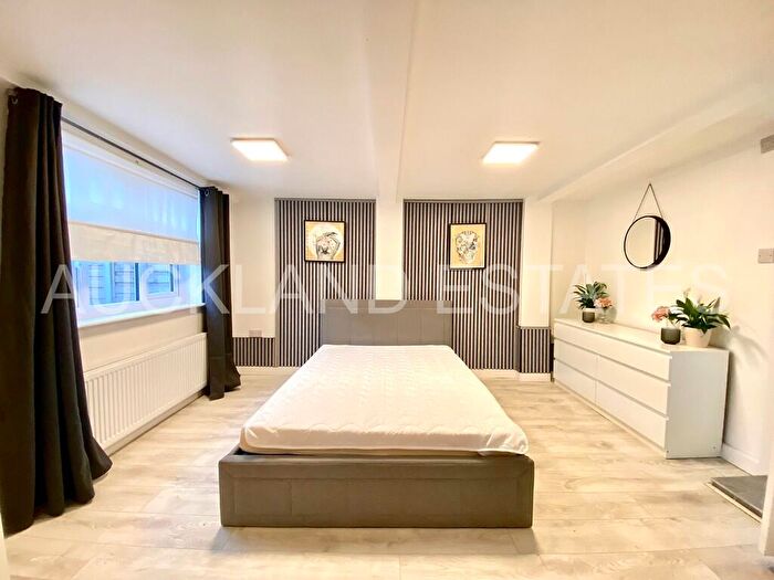 Studio To Rent In Park Avenue, Potters Bar, EN6