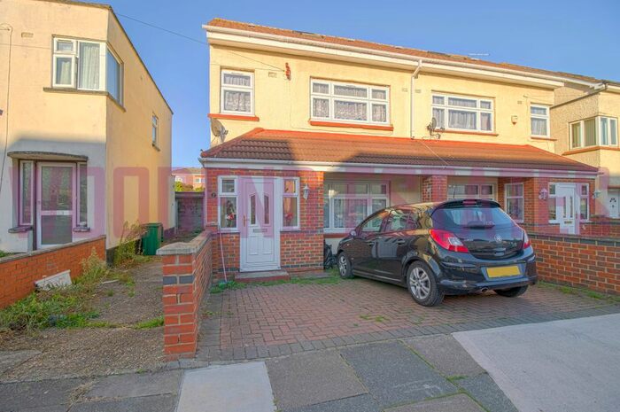 3 Bedroom Semi-Detached House To Rent In Gledwood Avenue, Hayes, UB4