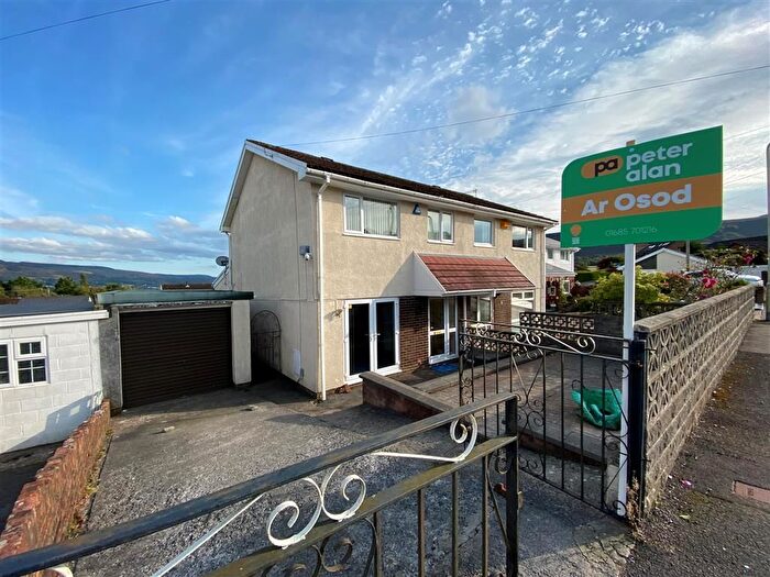 3 Bedroom Semi-Detached House To Rent In Sycamore Close, Aberdare, CF44