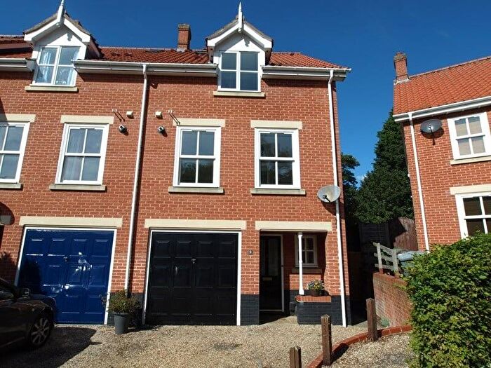 4 Bedroom Town House To Rent In Earnshaw Court, Norwich, NR7