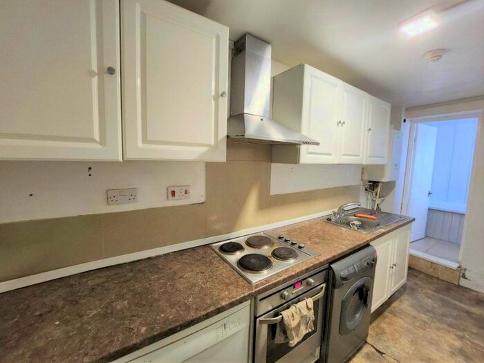 2 Bedroom Flat To Rent In Brockhurst Road, Gosport, PO12