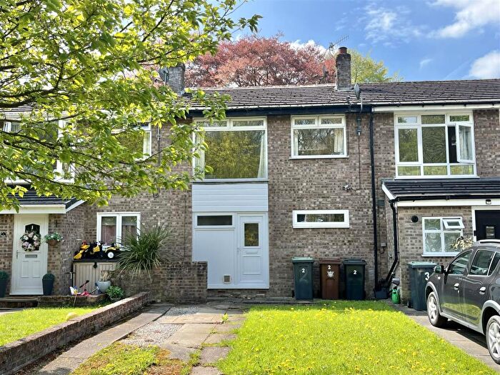 3 Bedroom Terraced House For Sale In Turnlee Close, Glossop, SK13