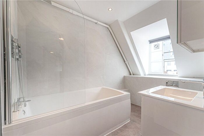 1 Bedroom Property To Rent In Bury Street, St James's, London, SW1Y