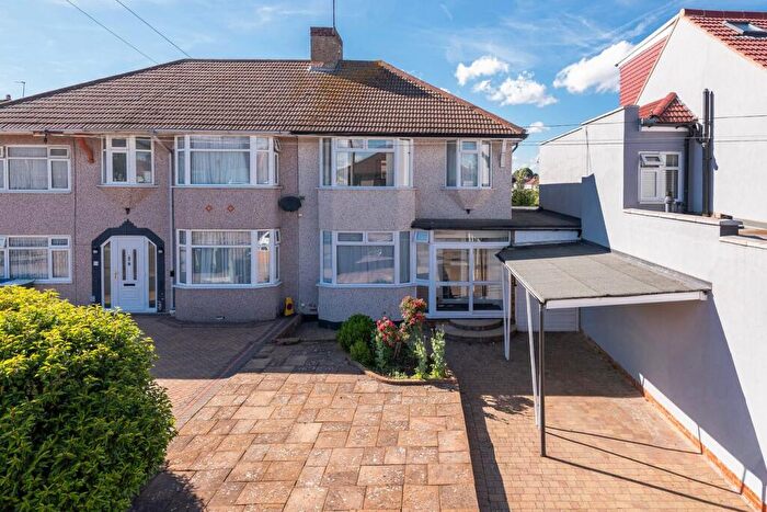 3 Bedroom Semi-Detached House For Sale In Chessington Avenue, Bexleyheath, DA7