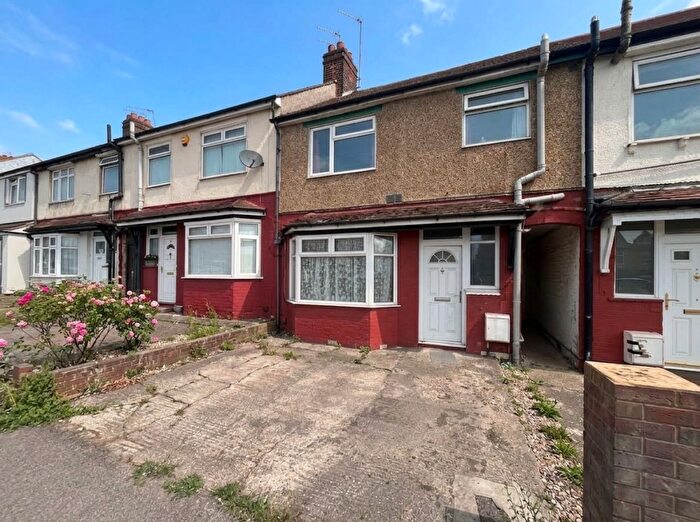 3 Bedroom Terraced House For Sale In Dunstable Road, Luton, Bedfordshire, LU4