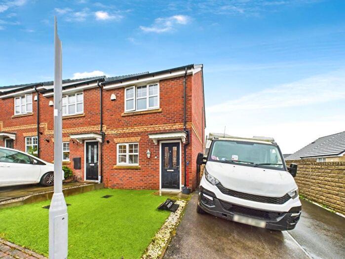 2 Bedroom Town House For Sale In Woodend Square, Shipley, BD18