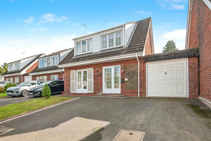 3 Bedroom Link Detached House For Sale In Charlecote Close, Redditch, Worcestershire, B98
