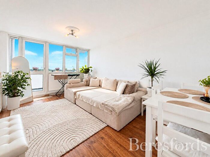 2 Bedroom Apartment For Sale In Parkhill Close, Hornchurch, RM12