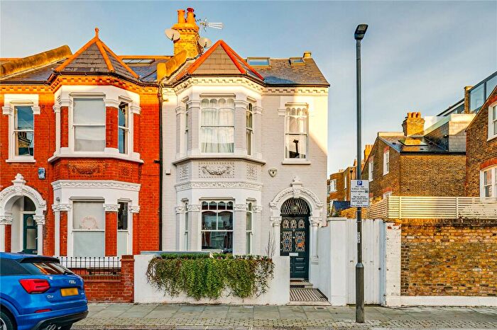 5 Bedroom End Of Terrace House For Sale In Culmstock Road, SW11