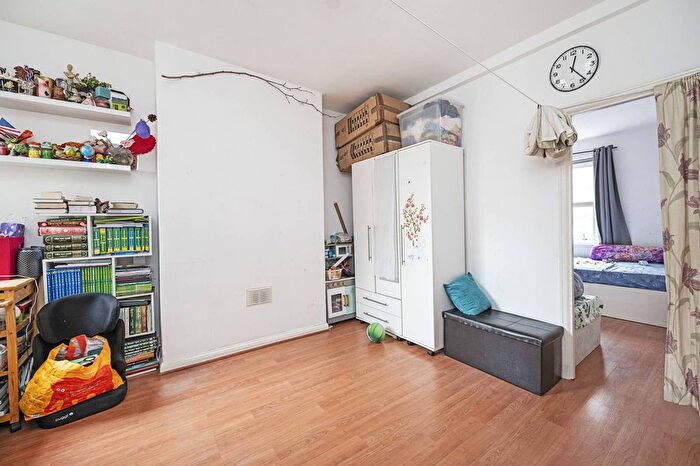 1 Bedroom Flat To Rent In Cavell Street, Whitechapel, London, E1