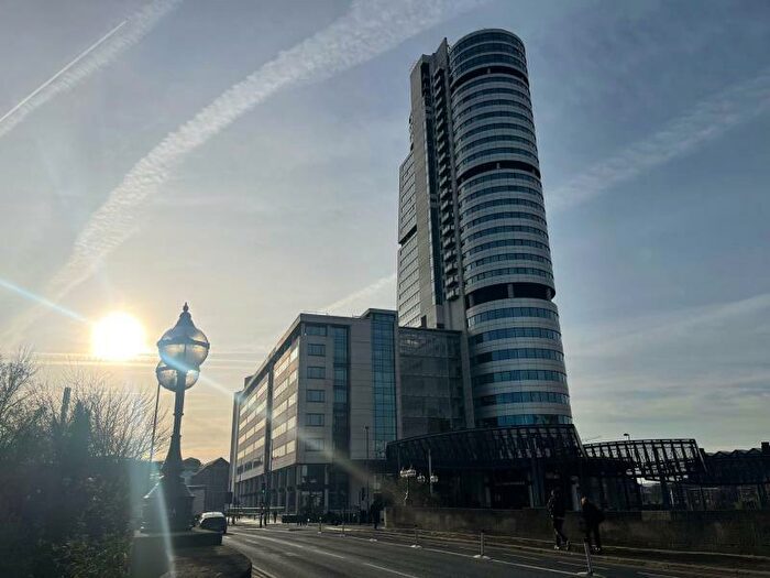 2 Bedroom Apartment For Sale In Bridgewater Place, Leeds City Centre, LS11