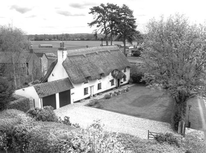 3 Bedroom Cottage For Sale In Woodstock Road, Yarnton, Oxfordshire, OX5