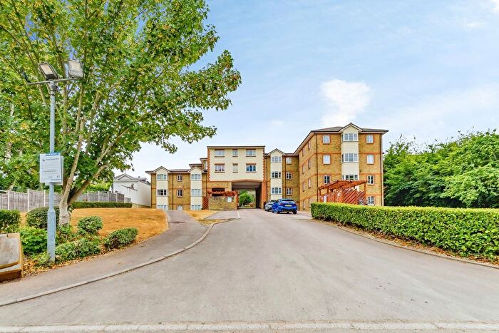 2 Bedroom Flat For Sale In Croydon Road, Caterham, Surrey, CR3