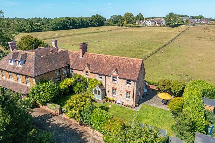 4 Bedroom Semi-Detached House For Sale In Manor Road, Bishops Itchington, Southam Warwickshire, CV47