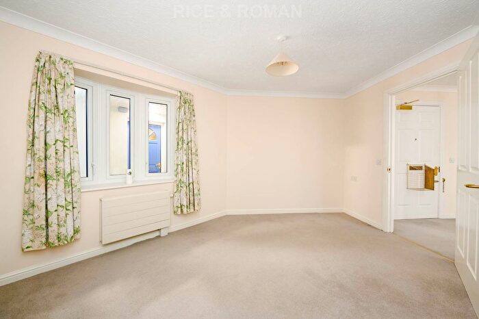 2 Bedroom Flat To Rent In Udney Park Road, Teddington, TW11