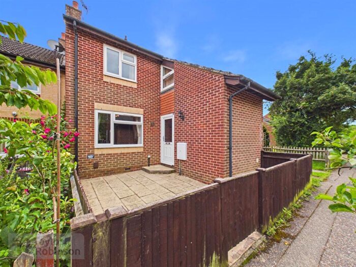 3 Bedroom Terraced House For Sale In Bewbush, Crawley, RH11