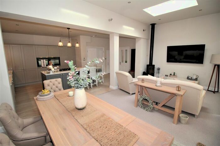 5 Bedroom Semi-Detached House To Rent In Sunnirise, South Shields, Tyne And Wear, NE34