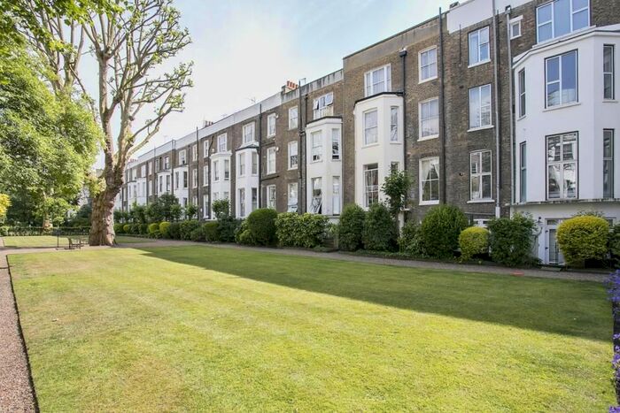 2 Bedroom Flat To Rent In Russell Road, London, W14