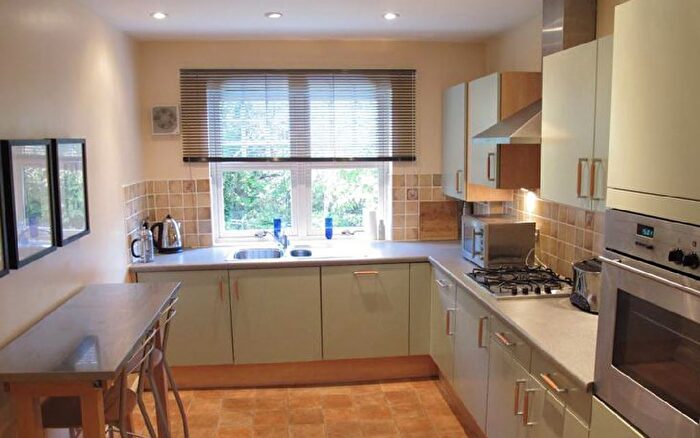 2 Bedroom Flat To Rent In West Mill Bank, Edinburgh, EH13