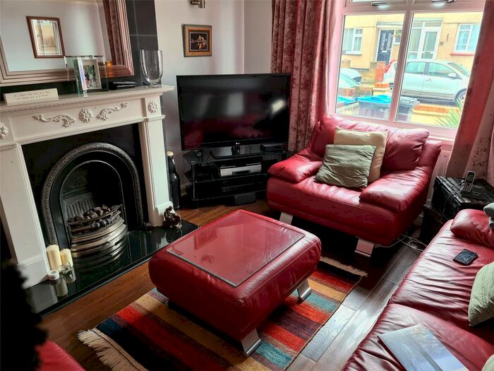 3 Bedroom Detached House To Rent In Castleton Road, Mitcham, CR4