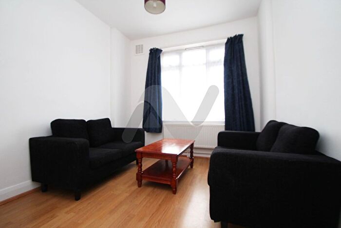 2 Bedroom Flat To Rent In Risborough Close, London, N10