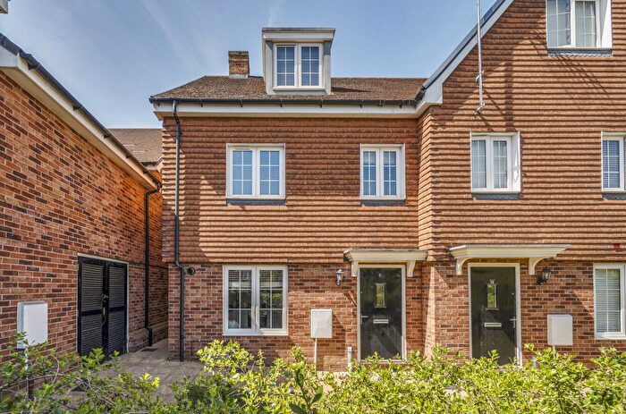 4 Bedroom End Terrace House For Sale In Montague Mews, Farnham, Surrey, GU9