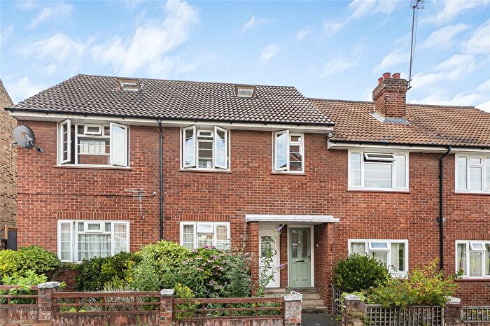 3 Bedroom Maisonette For Sale In Derby Road, London, SW14