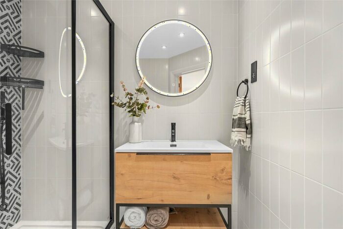 2 Bedroom Flat For Sale In Queens Road, Weybridge, Surrey, KT13