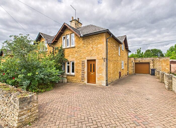 3 Bedroom Semi Detached House For Sale In Moore Road, Bourton-on-the-Water, GL54
