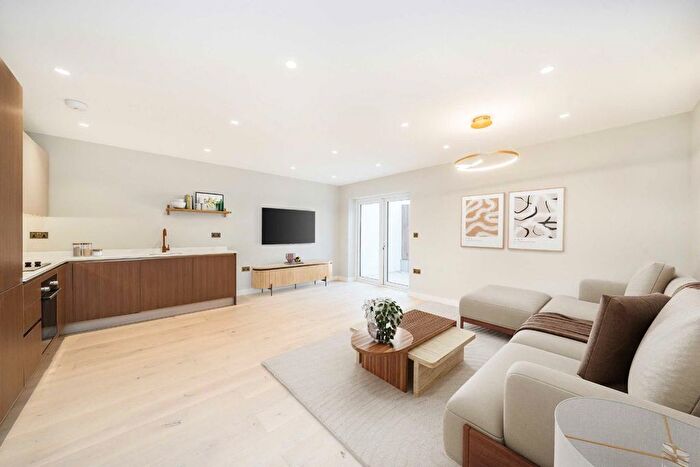 2 Bedroom Maisonette For Sale In The Broadway, Wimbledon, SW19