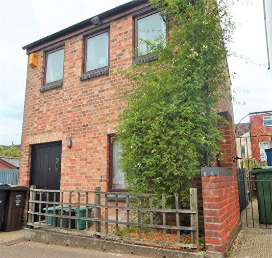 2 Bedroom House To Rent In Albion Road, St Albans, AL1