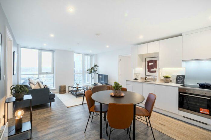 2 Bedroom Apartment To Rent In The Copper House, L1