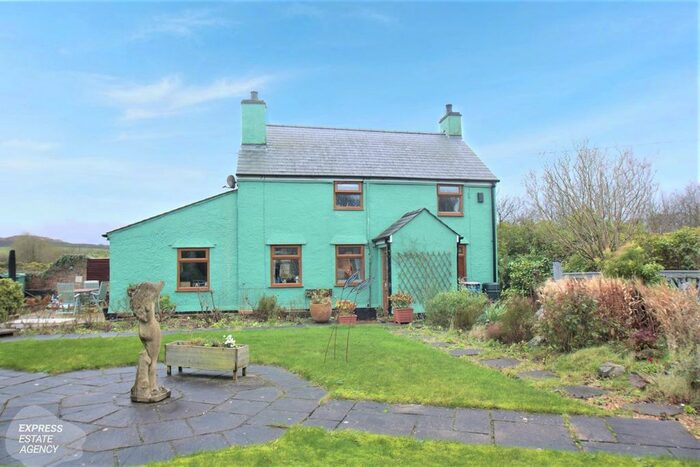 3 Bedroom Detached House For Sale In Pentrefelin, Amlwch, LL68