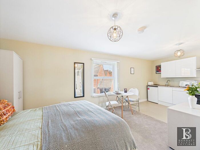 Studio To Rent In Stinsford Crescent, Swindon, SN25