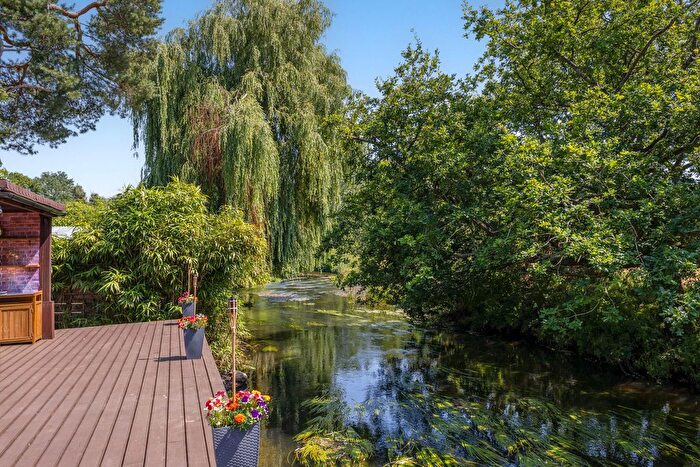 5 Bedroom Detached House For Sale In Reading Road, Eversley, RG27