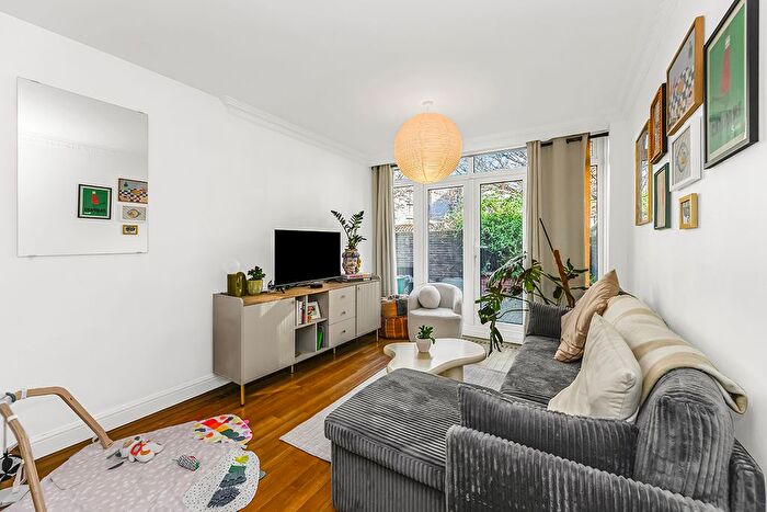 3 Bedroom Maisonette To Rent In Manningford Close, London, EC1V