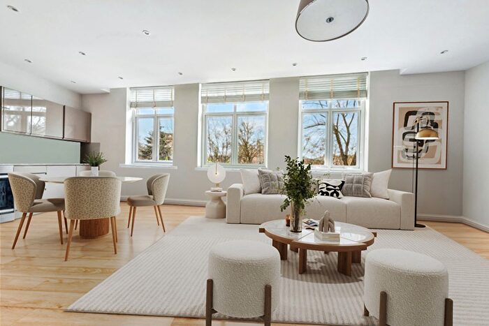 2 Bedroom Flat To Rent In Chiswick High Road, Chiswick, W4