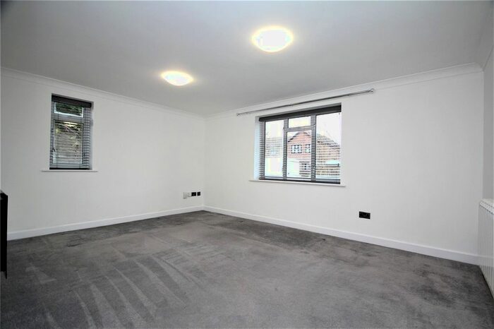 1 Bedroom Flat To Rent In Priory Gate, North Road, Lancing, West Sussex BN15