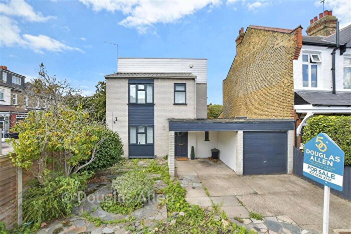 3 Bedroom Link Detached House For Sale In Dover Road, London, E12