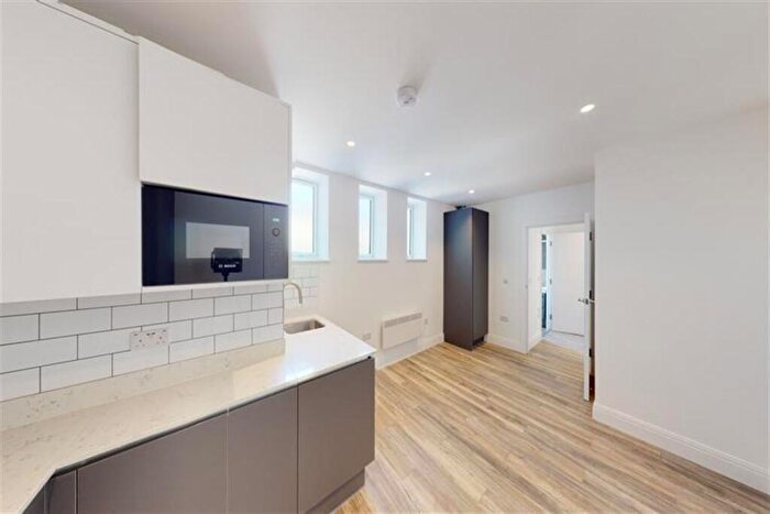 1 Bedroom Apartment To Rent In High Road, South Woodford, E18