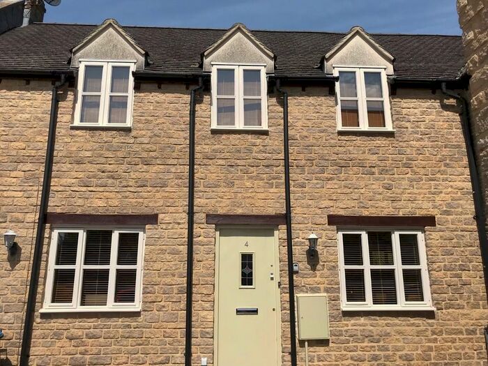 2 Bedroom Ground Flat To Rent In Coneygree Close, Chipping Norton, OX7