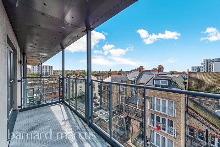 2 Bedroom Flat To Rent In Sutton Court Road, Sutton, SM1