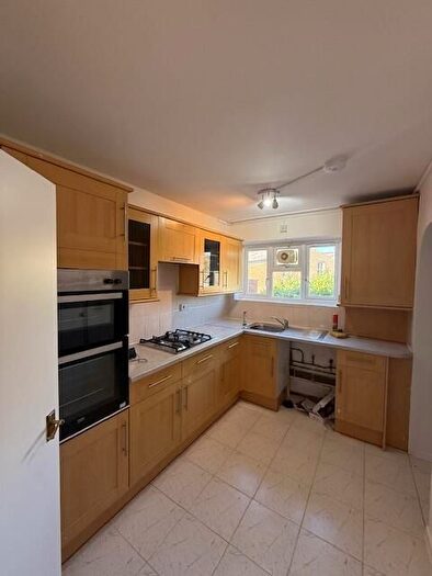 2 Bedroom Flat To Rent In Brook Road, London, N8