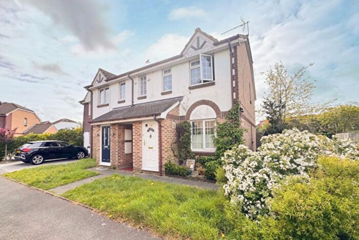 1 Bedroom Maisonette For Sale In Shaw Drive, Walton-on-Thames, KT12